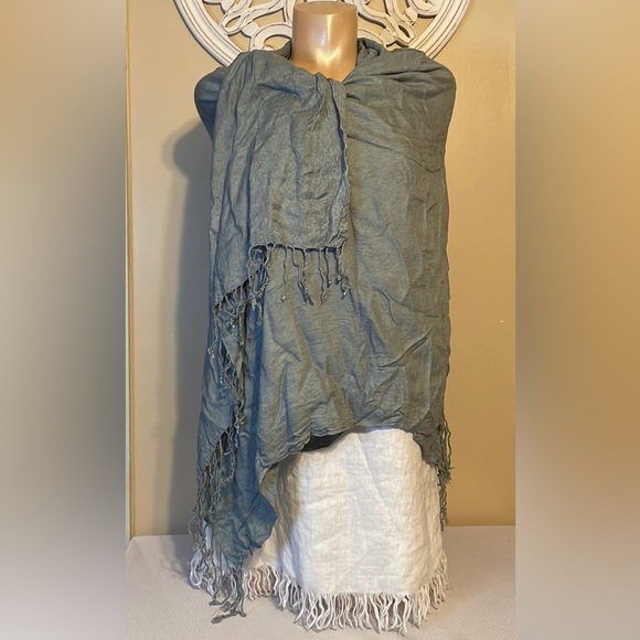 Boutique women’s scarf wrap shawl pashmina grey solid basic essential accessory - Picture 1 of 4